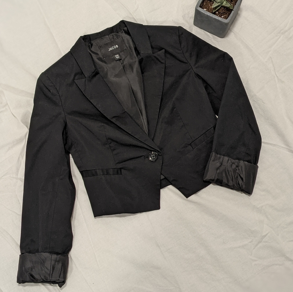 Bolero type sateen blazer
